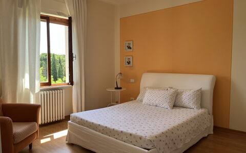 Gli Appartamenti Di Manuela: Letto, Mobilia, Interior Design, Camera Da Letto, Bedding, Parete, Lenzuolo, Pavimento, Pavimentazione, Camera