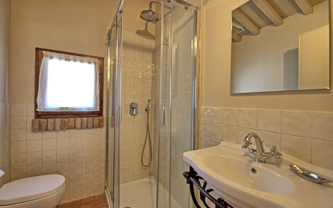 Cuccardino: Specchio, Rubinetto, Idraulico Fixture, Lavello, Proprietà, Lavandino Del Bagno, Costruzione, Bagno, Illuminazione, Interior Design