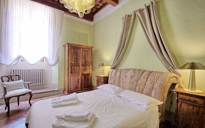 Guardiano: Furniture, Interior Design, Bed, Bedroom, Wood, Bed Sheet, Floor, Bedding, Flooring, Ceiling