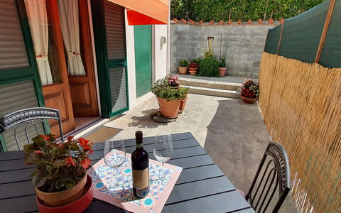 La Piccola Margherita: Proprietà, Casa, Camera, Backyard, Costruzione, Terrazza, Casa, Immobiliare, Vaso Di Fiori, Cortile