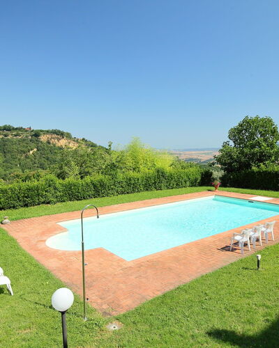 Podere Valle di Sotto: Property, Swimming Pool, Grass, Sport Venue, Real Estate, Leisure, Land Lot, House, Lawn, Games
