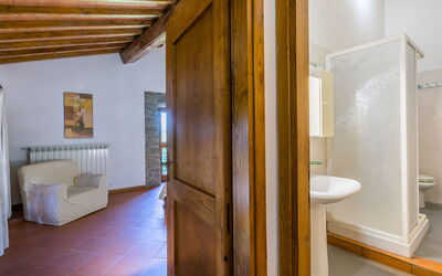 Accommodation:&nbsp;Certina 3 810.2