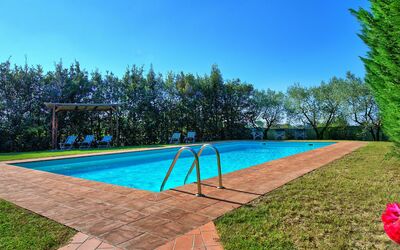 Casa Vasco: Swimming Pool, Property, Real Estate, Grass, House, Estate, Leisure, Vacation, Building, Home