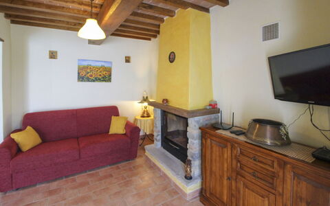 Poggio del Fabbro: Mobilia, Pavimentazione, Interior Design, Parete, Pavimento, Legna, Divano, Camera, Soggiorno, Illuminazione