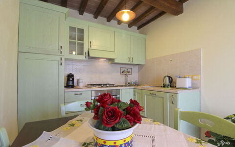 Poggio del Fabbro: Interior Design, Mobilia, Pavimentazione, Soffitto, Cucina, Camera, Elettrodomestico Da Cucina, Pavimento, Cabinetry, Controsoffitto