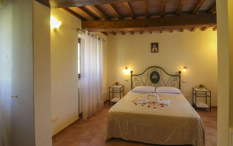Poggio del Fabbro: Mobilia, Interior Design, Soffitto, Pavimentazione, Pavimento, Illuminazione, Camera Da Letto, Camera, Lampada, Letto