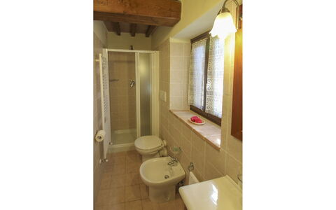 Poggio del Fabbro: Parete, Pavimentazione, Pavimento, Idraulico Fixture, Bagno, Interior Design, Idraulico, Lavandino Del Bagno, Camera, Porta