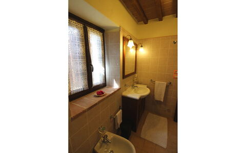 Poggio del Fabbro: Camera, Proprietà, Bagno, Lavandino Del Bagno, Costruzione, Idraulico Fixture, Architettura, Casa, Interior Design, Gabinetto