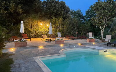 Agriturismo le Calle: Acqua, Pianta, Proprietà, Piscina, Albero, Cielo, Mobili Da Esterno, Sedia, Tempo Libero, Immobiliare
