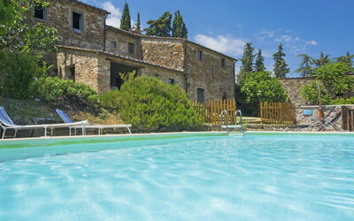 Radda in Chianti 850: Acqua, Cielo, Pianta, Nube, Costruzione, Proprietà, Finestra, Albero, Piscina, Casa