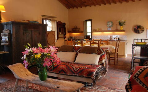 Compignano Barn: Camera, Soggiorno, Mobilia, Proprietà, Interior Design, Costruzione, Casa, Casa, Immobiliare, Divano
