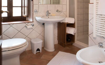 Accommodation:&nbsp;Suite 208