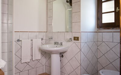 Accommodation:&nbsp;Suite 205