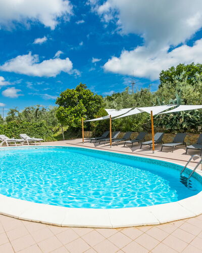Tegliaia: Water, Cloud, Sky, Plant, Property, Swimming Pool, Blue, Tree, Shade, Rectangle