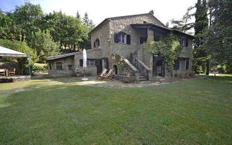 Villa Del Castagno: Proprietà, Casa, Casa, Prato, Cortile, Estate, Erba, Costruzione, Lotto, Immobiliare