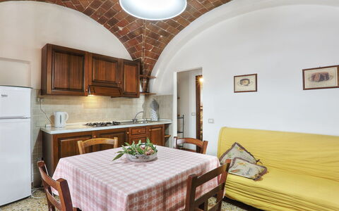 Accommodation:&nbsp;Formula 5 800.4