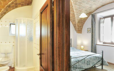 Accommodation:&nbsp;Formula 5 800.4