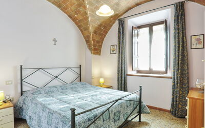Accommodation:&nbsp;Formula 5 800.4