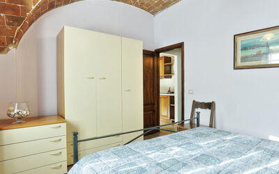 Accommodation:&nbsp;Formula 5 800.4