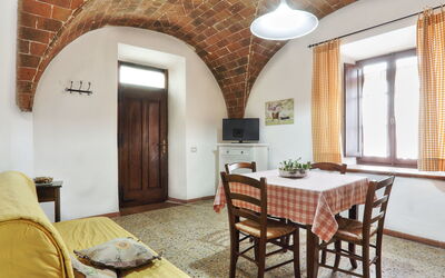 Accommodation:&nbsp;Formula 5 800.4