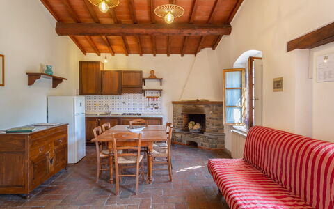 pratale-apartments-chianti-tavernelle-val-di-pesa-agriturismo-apt-quadri-soggiorno