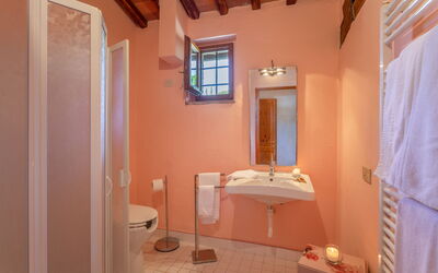 pratale-apartments-chianti-tavernelle-val-di-pesa-farmhouse-bilo-apartment-bathroom