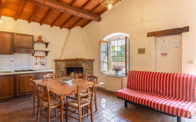 pratale-apartments-chianti-tavernelle-val-di-pesa-agriturismo-apt-quadri-soggiorno