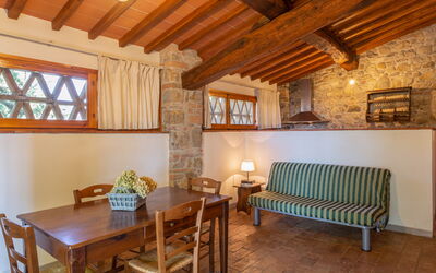 pratale-apartments-chianti-tavernelle-val-di-pesa-agriturismo-apt-bilocale-4-pax-soggiorno