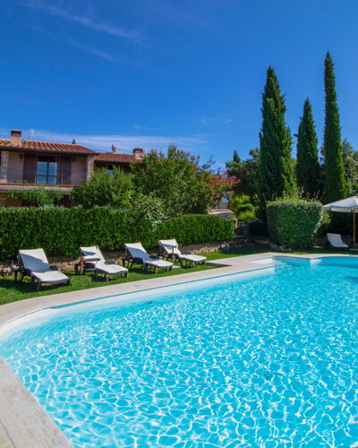 Manciano 840: Water, Plant, Sky, Building, Swimming Pool, Azure, Tree, Body Of Water, Leisure, Landscape