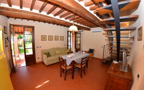 Al Vecchio Pozzo: Proprietà, Camera, Costruzione, Soffitto, Casa, Immobiliare, Interior Design, Fascio, Mobilia, Sala Da Pranzo