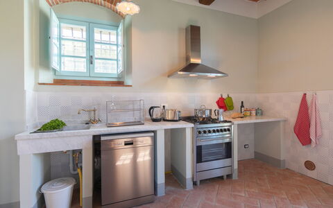 Villa Mezzavia: Camera, Proprietà, Mobilia, Cucina, Interior Design, Costruzione, Pavimento, Cabinetry, Controsoffitto, Casa