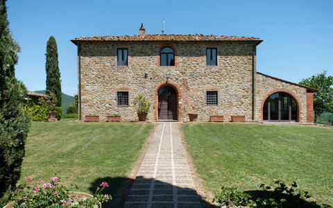Villa Felciai: Pianta, Cielo, Proprietà, Finestra, Costruzione, Albero, Erba, Brick, Porta, Parete