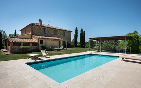 Villa Felciai: Acqua, Cielo, Pianta, Proprietà, Costruzione, Piscina, Albero, Erba, Shade, Rettangolo