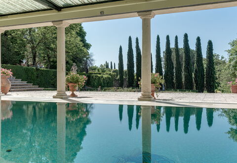 Terrazza e Libreria: Acqua, Pianta, Cielo, Costruzione, Piscina, Albero, Tempo Libero, Immobiliare, Materiale Composito, Paesaggio