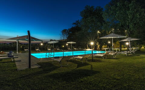 Villa Ivana - Cortona: Cielo, Notte, Albero, Architettura, Tempo Libero, Montagna, Nube, Catena Montuosa, Paesaggio, Hill Station