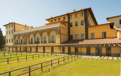 Luxury Residence La Poggerina: Costruzione, Proprietà, Architettura, Giallo, Casa, Estate, Casa, Immobiliare, Hacienda, Villa