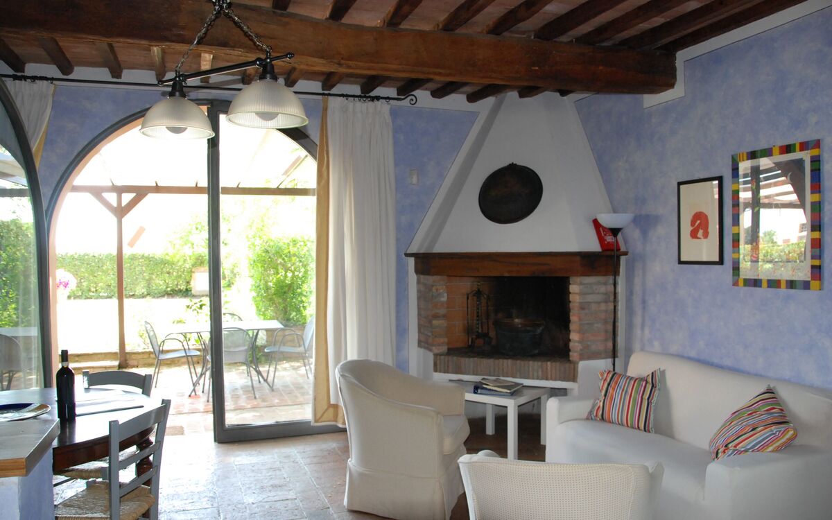 agriturismo-cabbiavoli-chianti-multiproprieta-fienile-arancione-susino-soggiorno