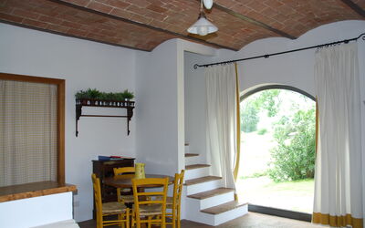 Fienile Arancione - Pero: Costruzione, Pianta, Mobilia, Proprietà, Shade, Legna, Finestra, Interior Design, Pavimento, Soggiorno