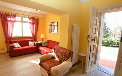 Borgo di Zacco Nuvolari: Camera, Mobilia, Proprietà, Soggiorno, Interior Design, Pavimento, Casa, Costruzione, Immobiliare, Parete