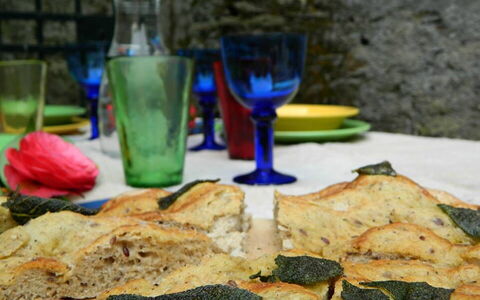 Emilia: Cibo, Tavola, Tavolo, Ingrediente, Stemware, Piatto, Bicchieri, Barware, Cucina