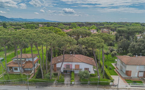 Patrizia: Nube, Pianta, Cielo, Costruzione, Proprietà, Casa, Finestra, Lotto, Paesaggio Naturale, Vegetazione