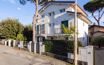 Marina Pietrasanta 255: Sky, Plant, Building, Property, Window, Tree, Architecture, House, Land Lot, Urban Design