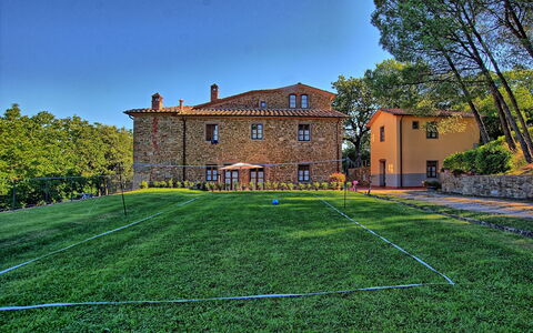 Sole Nel Prato: Erba, Verde, Proprietà, Estate, Casa, Prato, Costruzione, Cielo, Architettura, Casa