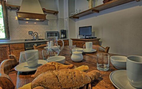 Sole Nel Prato: Camera, Interior Design, Proprietà, Mobilia, Tavolo, Soggiorno, Costruzione, Casa, Immobiliare, Casa