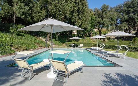 Il Marchese Di Ronta: Piscina, Proprietà, Ricorrere, Immobiliare, Tempo Libero, Lettino, Shade, Ombrello, Vacanza, Casa