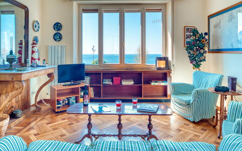 Apartment Mare Bello - Levanto: Camera, Mobilia, Soggiorno, Blu, Interior Design, Turchese, Proprietà, Casa, Costruzione, Tavolo