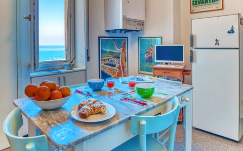 Apartment Mare Bello - Levanto: Camera, Turchese, Proprietà, Mobilia, Tavolo, Interior Design, Prima Colazione, Sala Da Pranzo, Costruzione, Immobiliare