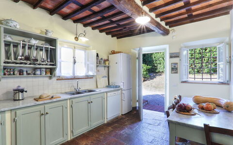 Casa Rosa: Proprietà, Camera, Costruzione, Cucina, Soffitto, Controsoffitto, Casa, Interior Design, Mobilia, Immobiliare