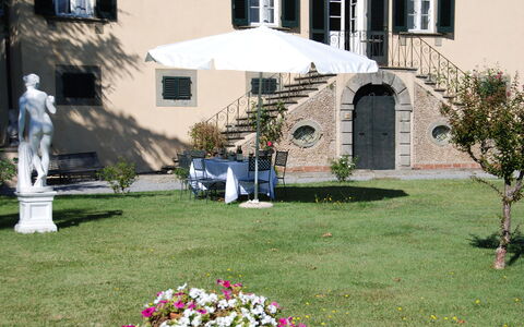 Fubbiano: Proprietà, Casa, Cortile, Prato, Backyard, Casa, Giardino, Costruzione, Erba, Landscaping