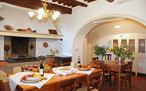 Fubbiano: Camera, Proprietà, Costruzione, Soffitto, Sala Da Pranzo, Interior Design, Mobilia, Tavolo, Casa, Immobiliare